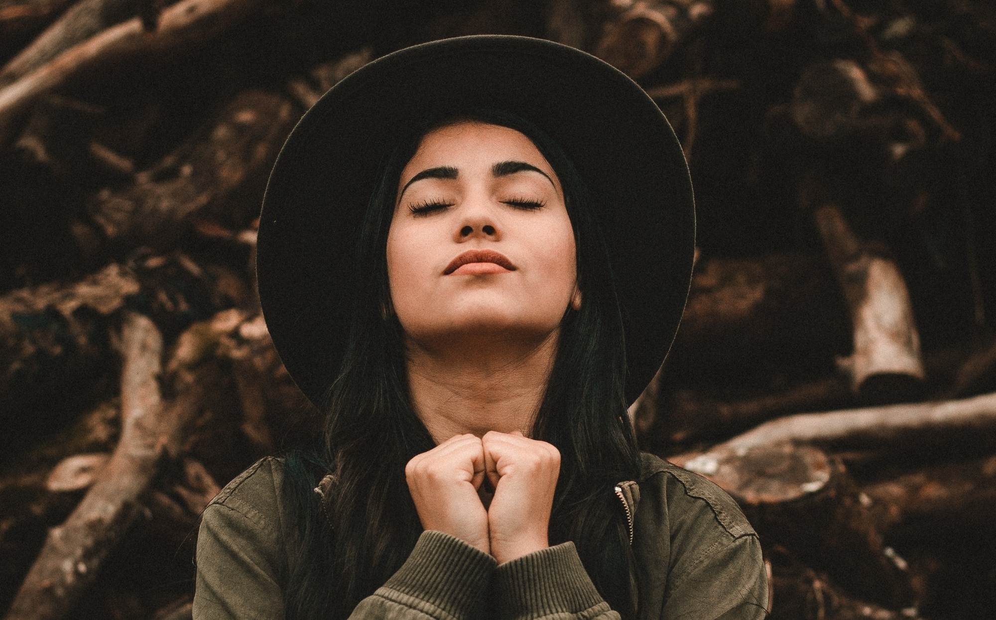 Self Love : 17 façons de stimuler un dialogue positif avec soi-même (même quand on se sent déprimée)