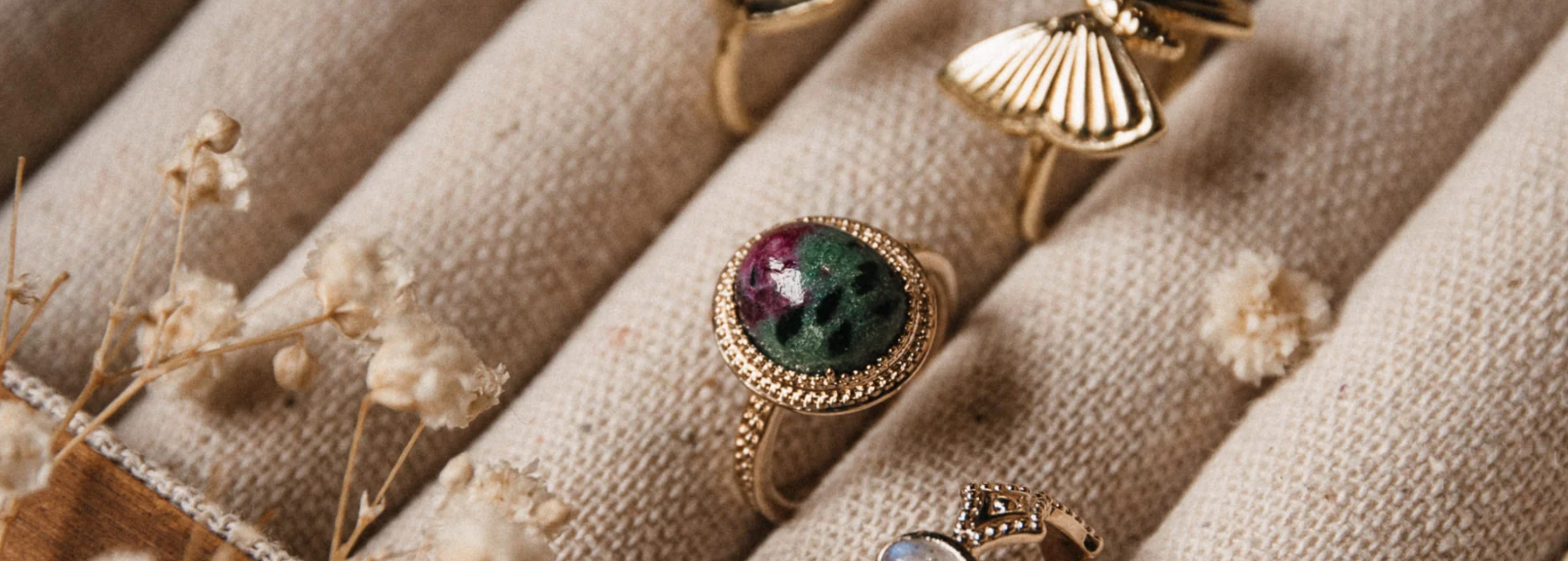 Le Bijou et sa Symbolique : Percez le Mystère