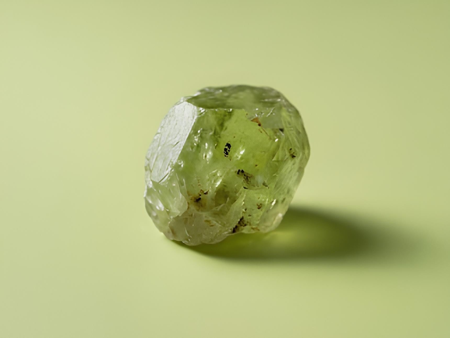 decouvrez les bienfaits proprietes et vertus du peridot pierre d amour de joie et de renouveau chez namaka