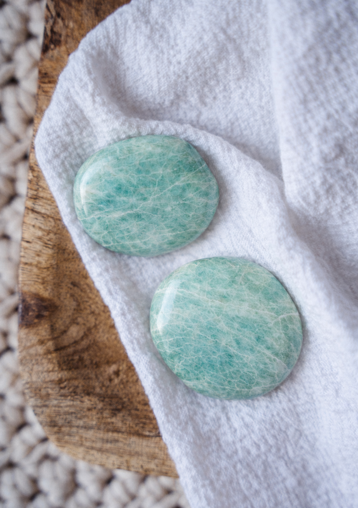 Pierre amazonite verte brute — cristal naturel pour lithothérapie, harmonie et vérité chakra de la gorge, accessoire rituel et décoration spirituelle Namaka