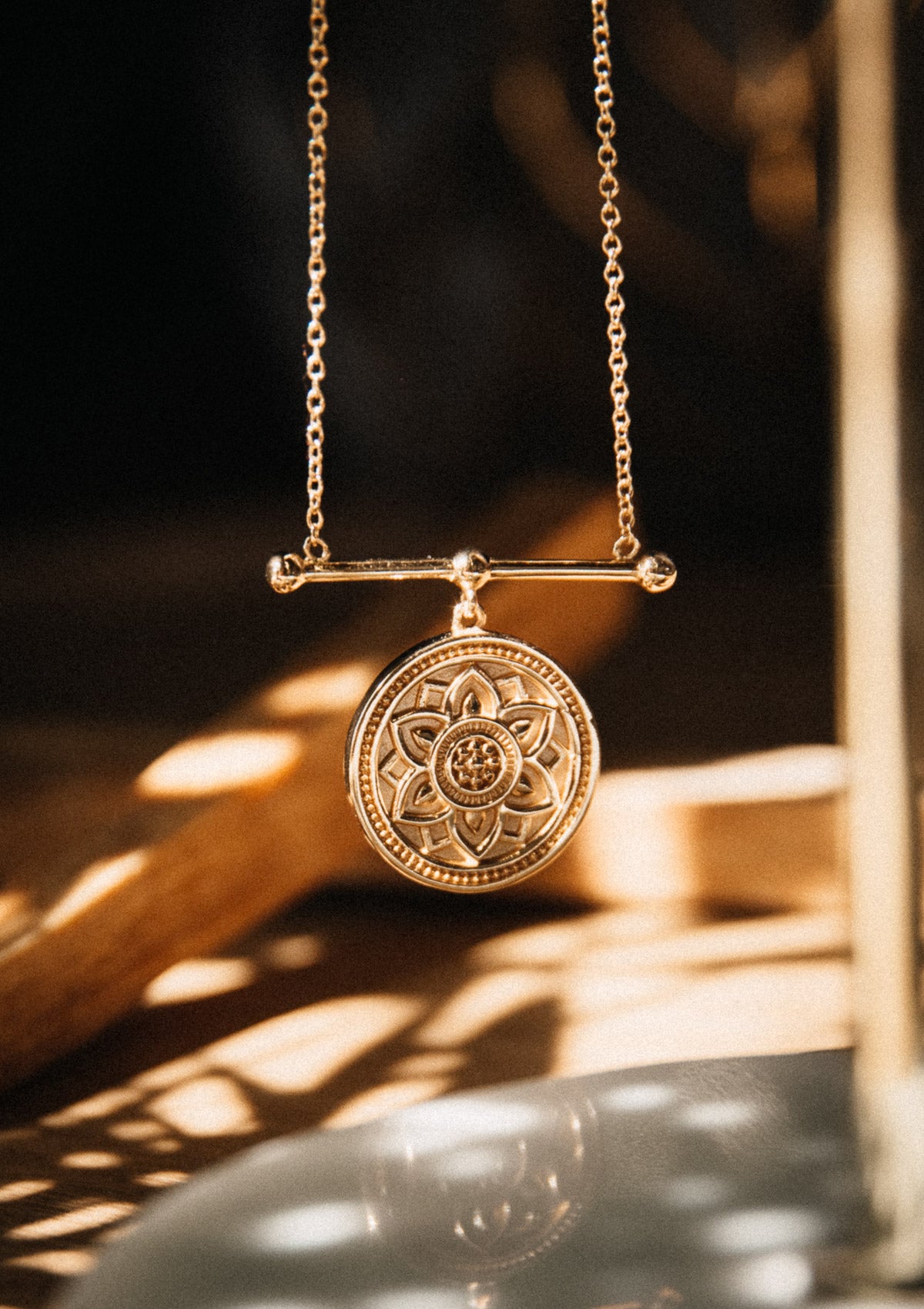 Collier Mandala or recyclé – pendentif rond symbole univers