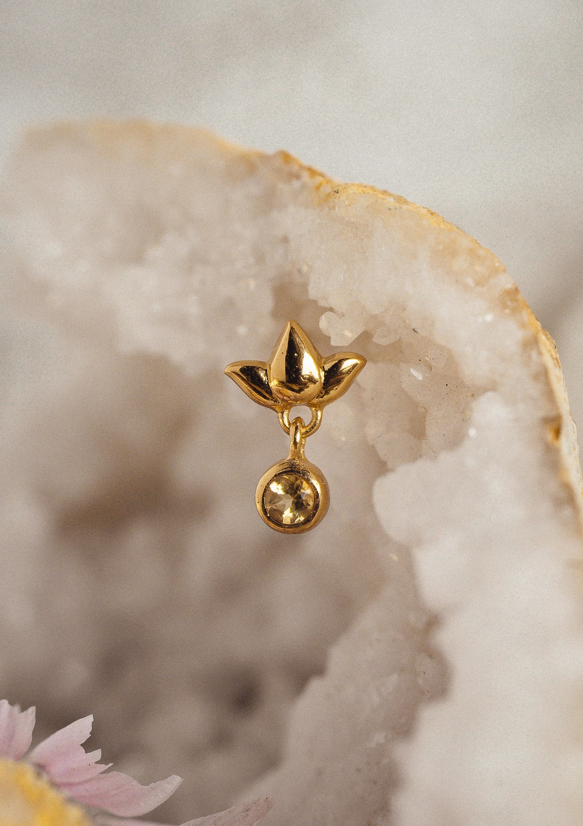 Boucle d'oreille Lotus Citrine - Pétale de Lumière (Vendue à l'unité)