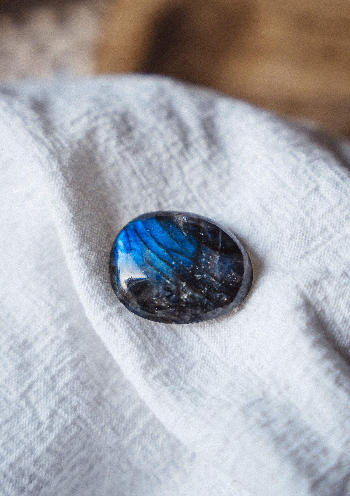 Galet roulé labradorite naturelle 6 cm — pierre brute irisée bleu-vert pour lithothérapie, protection et lumière intérieure, Namaka