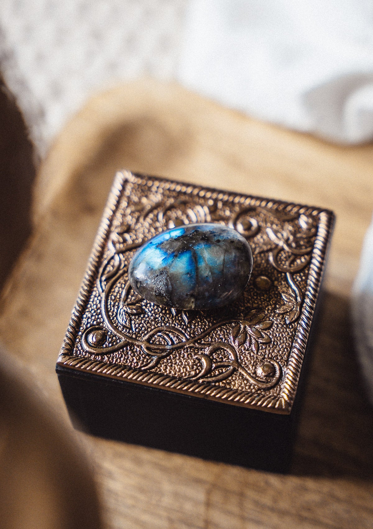 Pierre labradorite brute — cristal d'intuition pour rituels et décoration spirituelle, intention protection et connexion spirituelle, Namaka