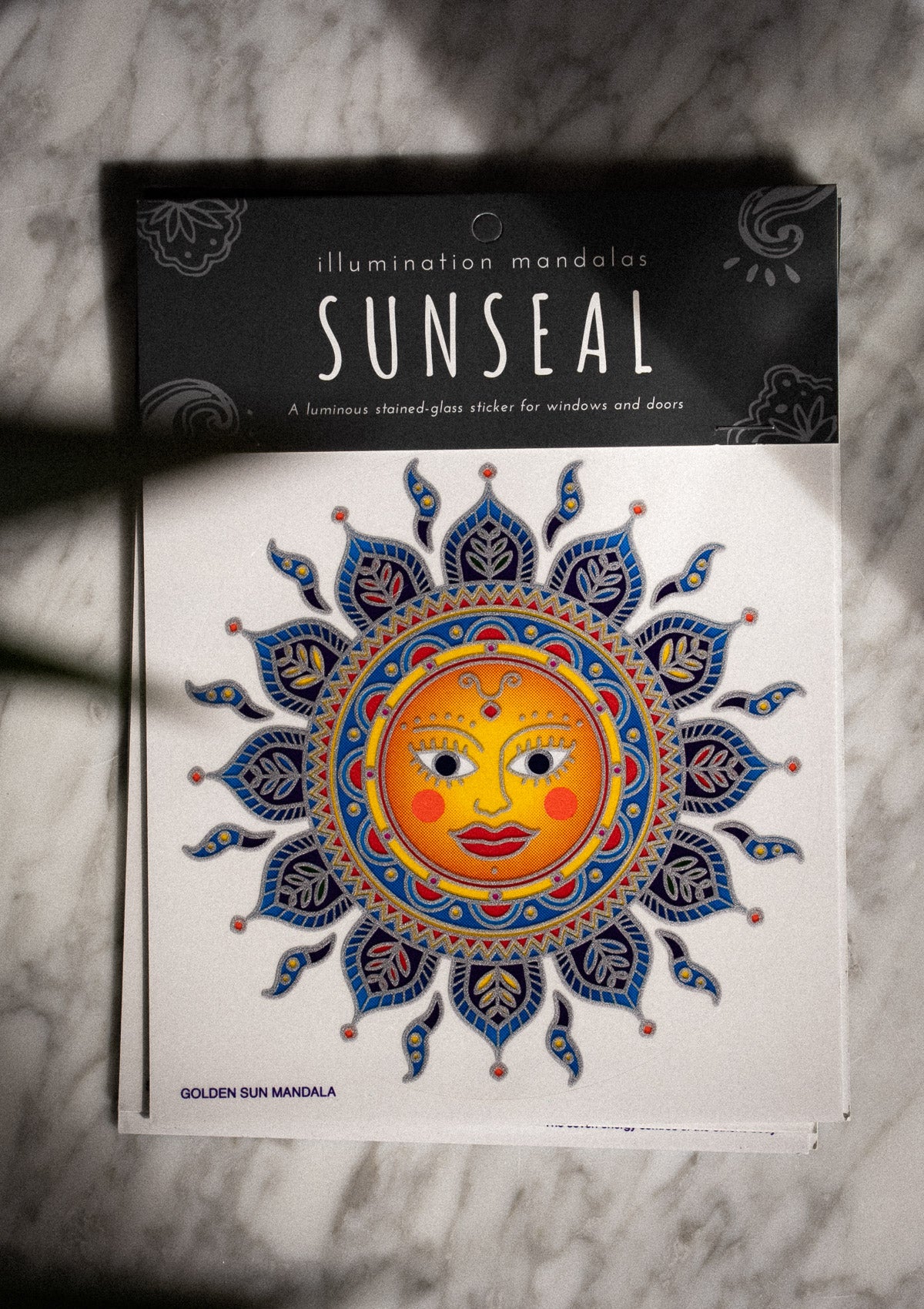 Autocollant coloré et translucide soleil