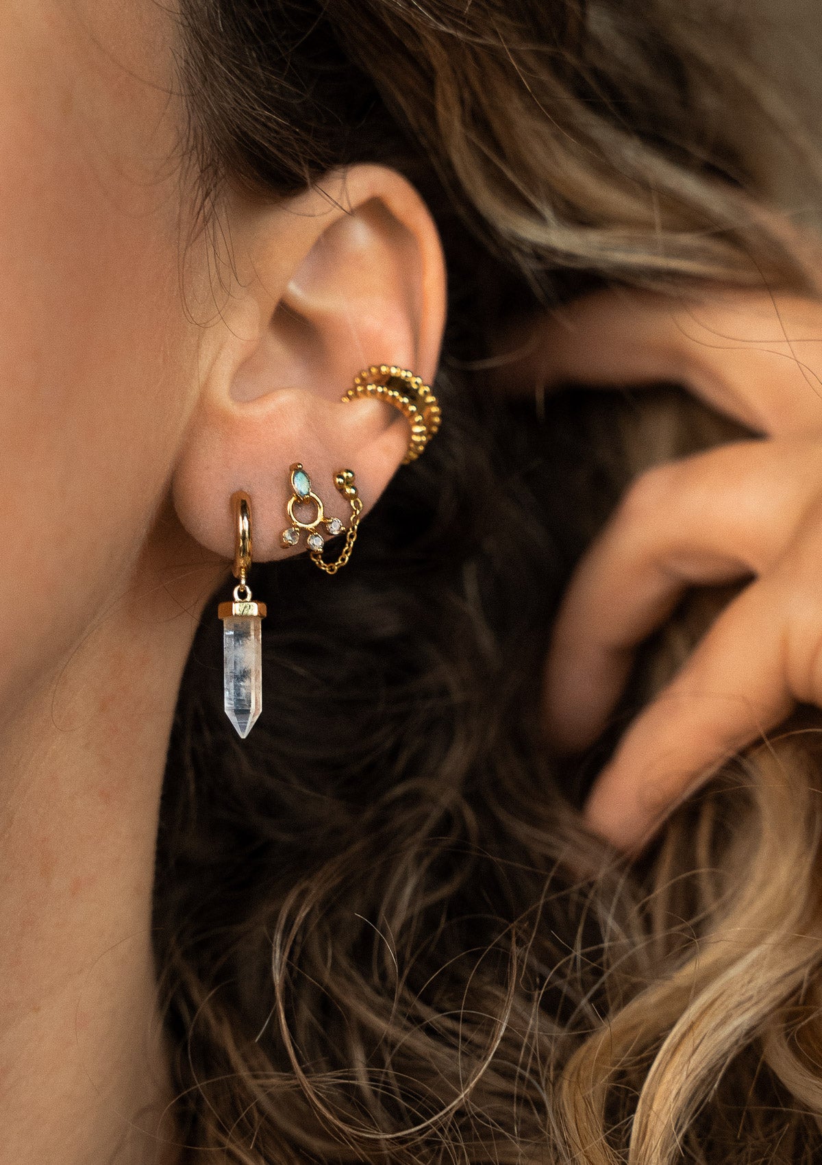 créoles recyclé et recyclable
plaqué or
Pointe de Pierre de Lune blanche extraite de manière éthique (label de la BSCI)