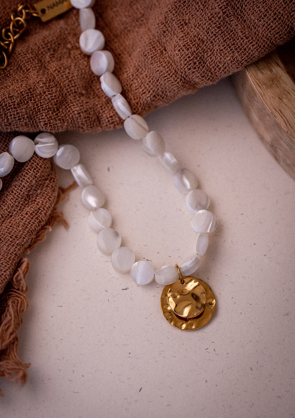 Collier Nacre – Éclat Intime