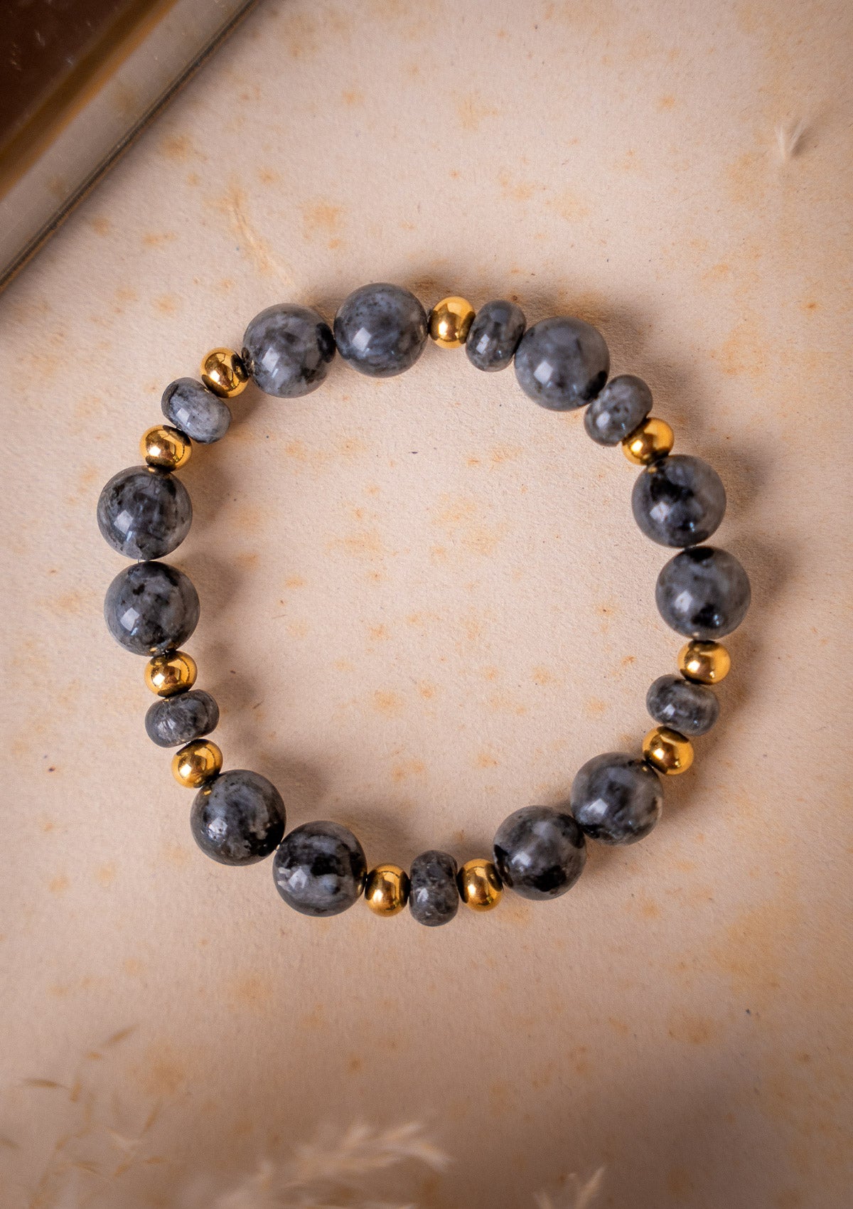Bracelet Élastique Labradorite Foncée – Filtre Protecteur