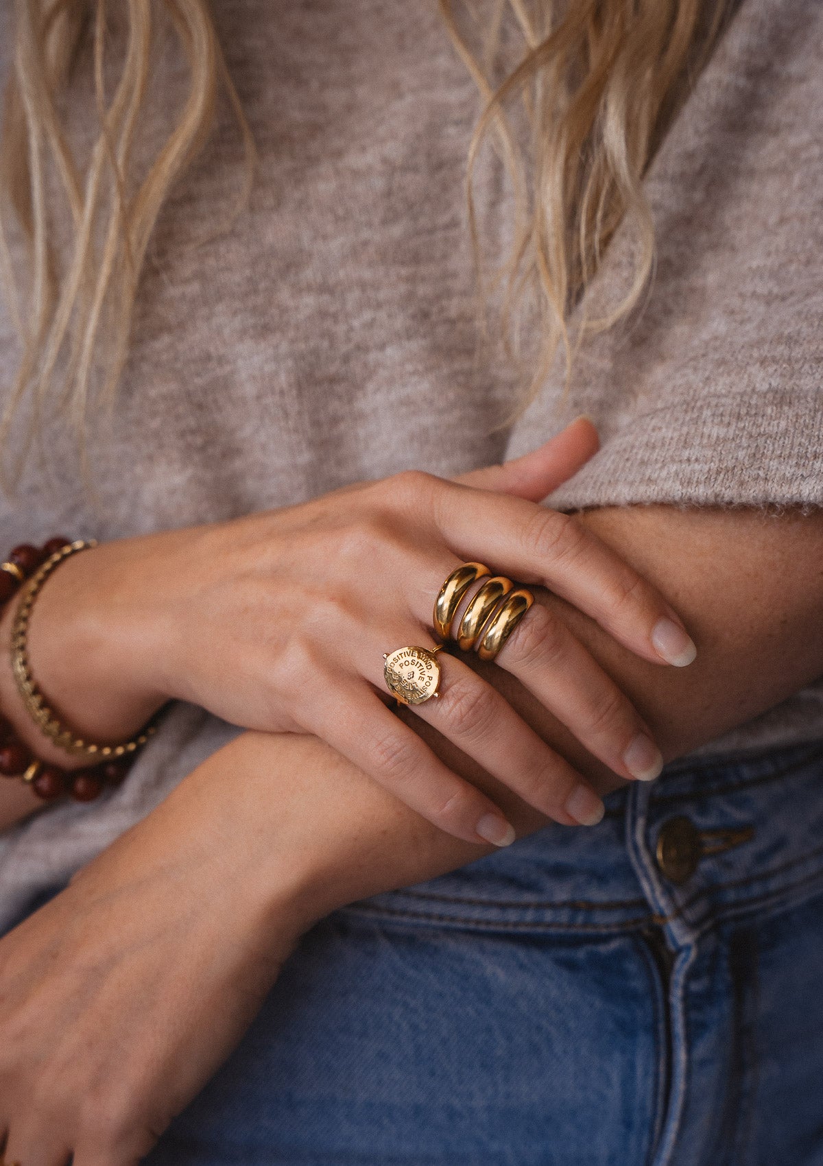 Type : Bague large à triple anneaux dôme
Matière : Acier inoxydable 304 doré
