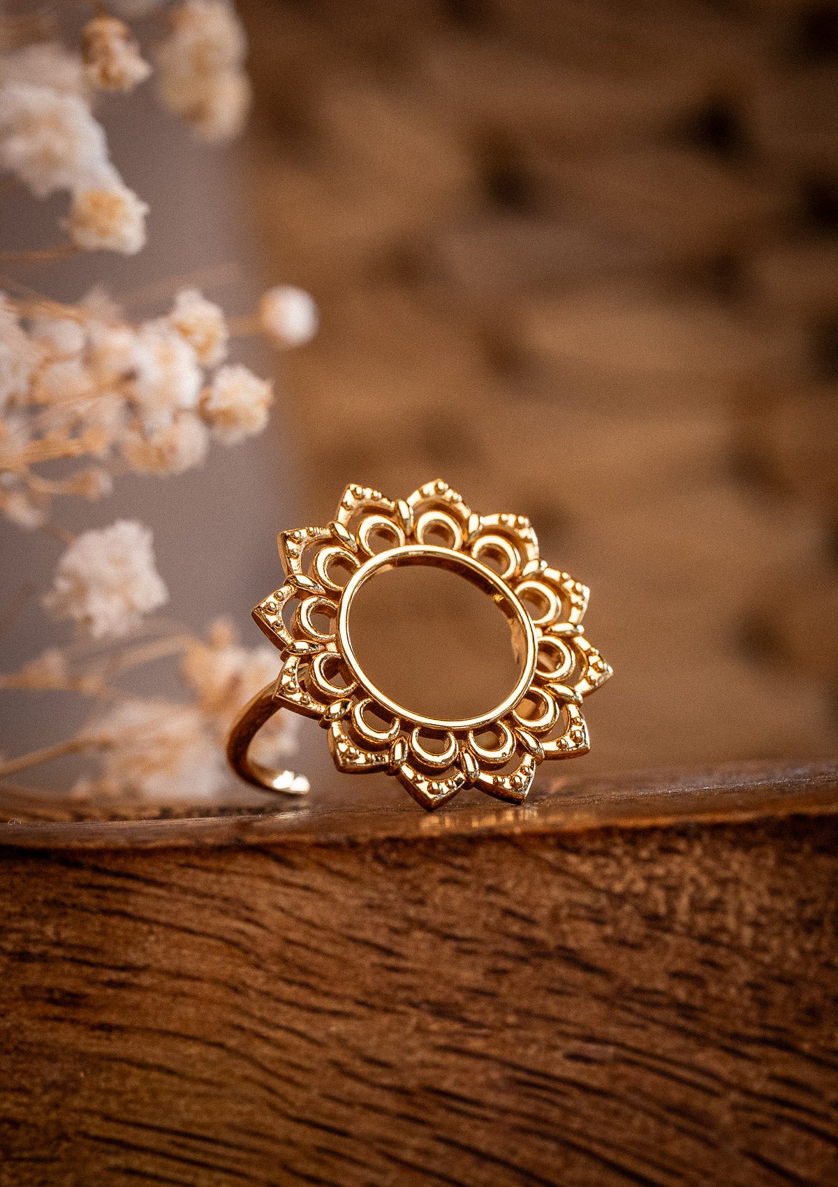 Bague Ronde Festonnée Bronze Doré - Pierre Strass Multicolore En Fleur à 8 Pétales - Taille 58 - Occasion Bon état