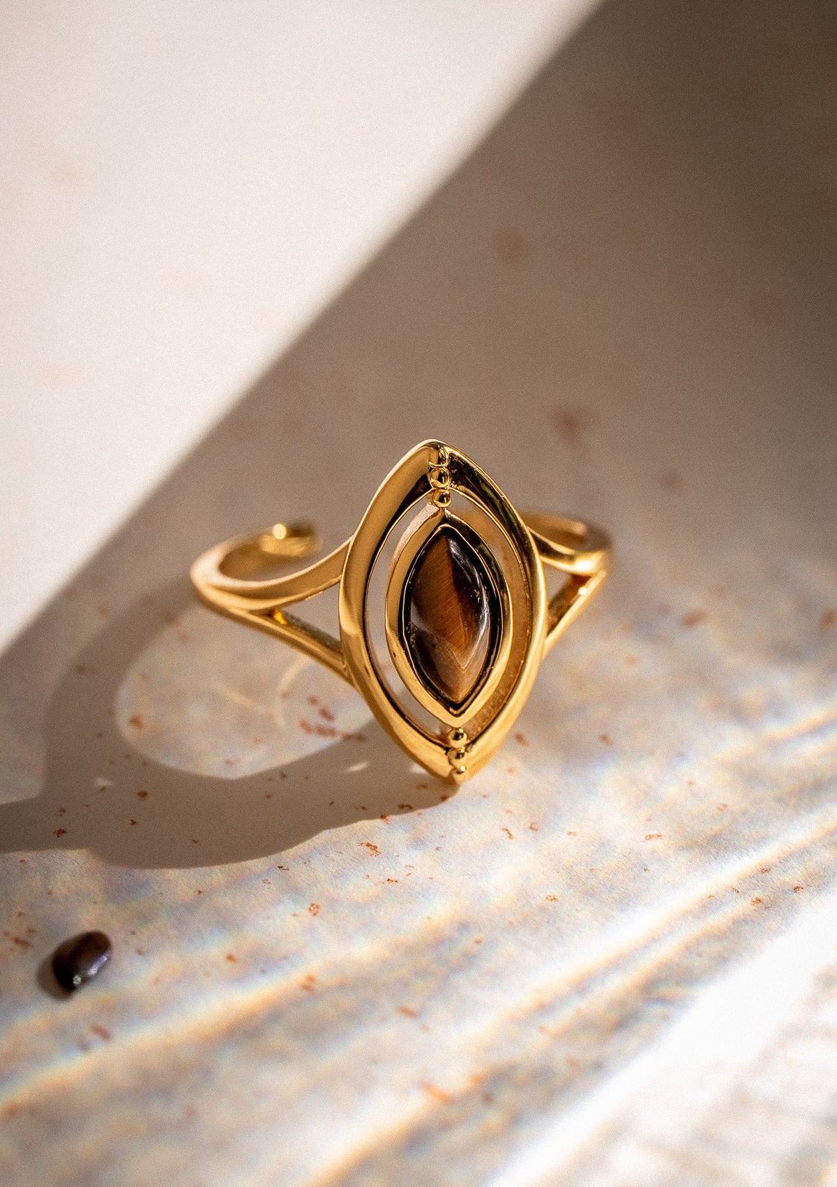 Bague œil de tigre Namaka — bijou délicat à porter au quotidien pour la confiance, l'estime de soi et la protection contre les énergies négatives