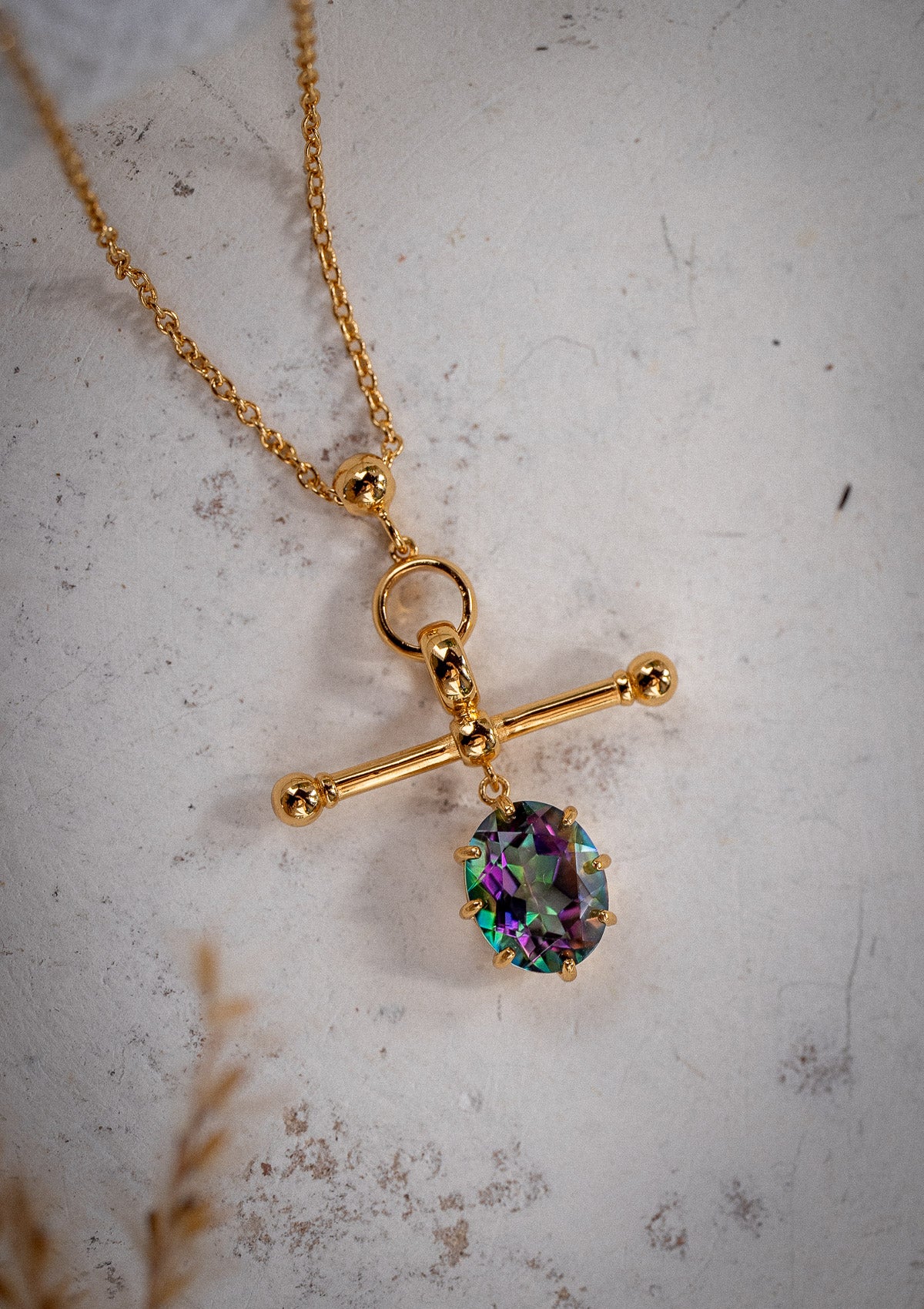 Collier talisman avec barre en T et goutte de Topaze Aura facettée