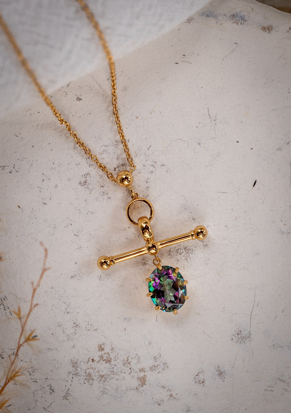 Collier talisman avec barre en T et goutte de Topaze Aura facettée