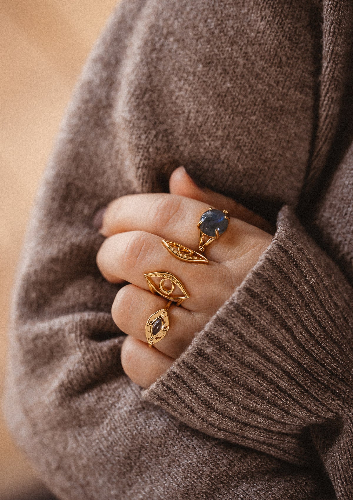 Bague œil martelé avec cabochon marquise de Labradorite