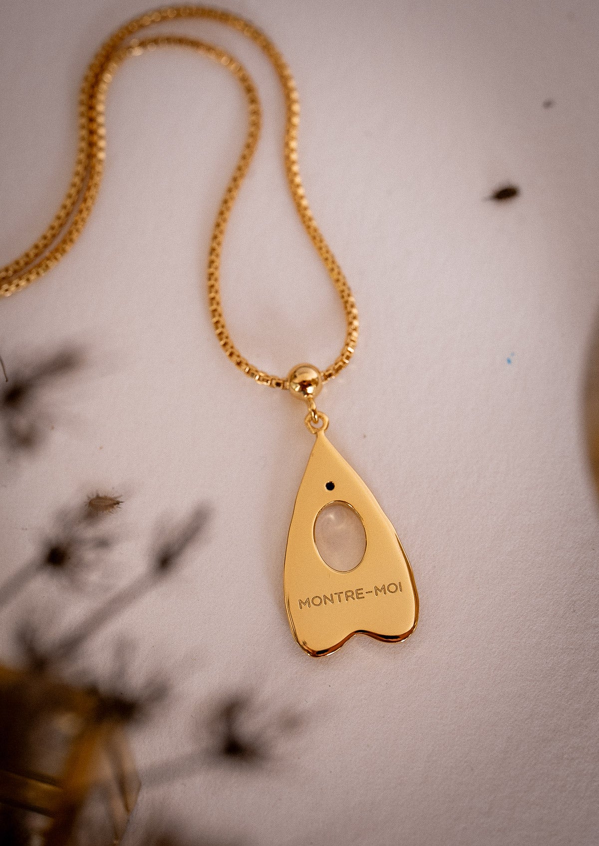 Collier Ouija – Montre-moi