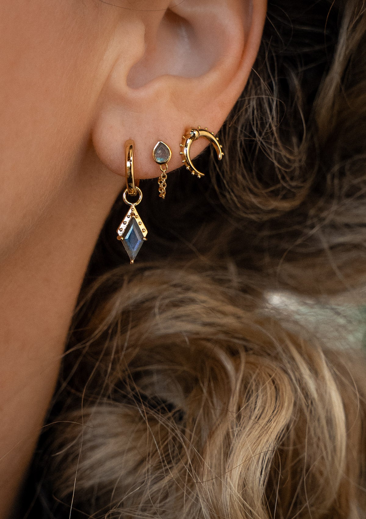 Boucle d’Oreille Labradorite – Sagesse en Mouvement (Vendue à l’unité)