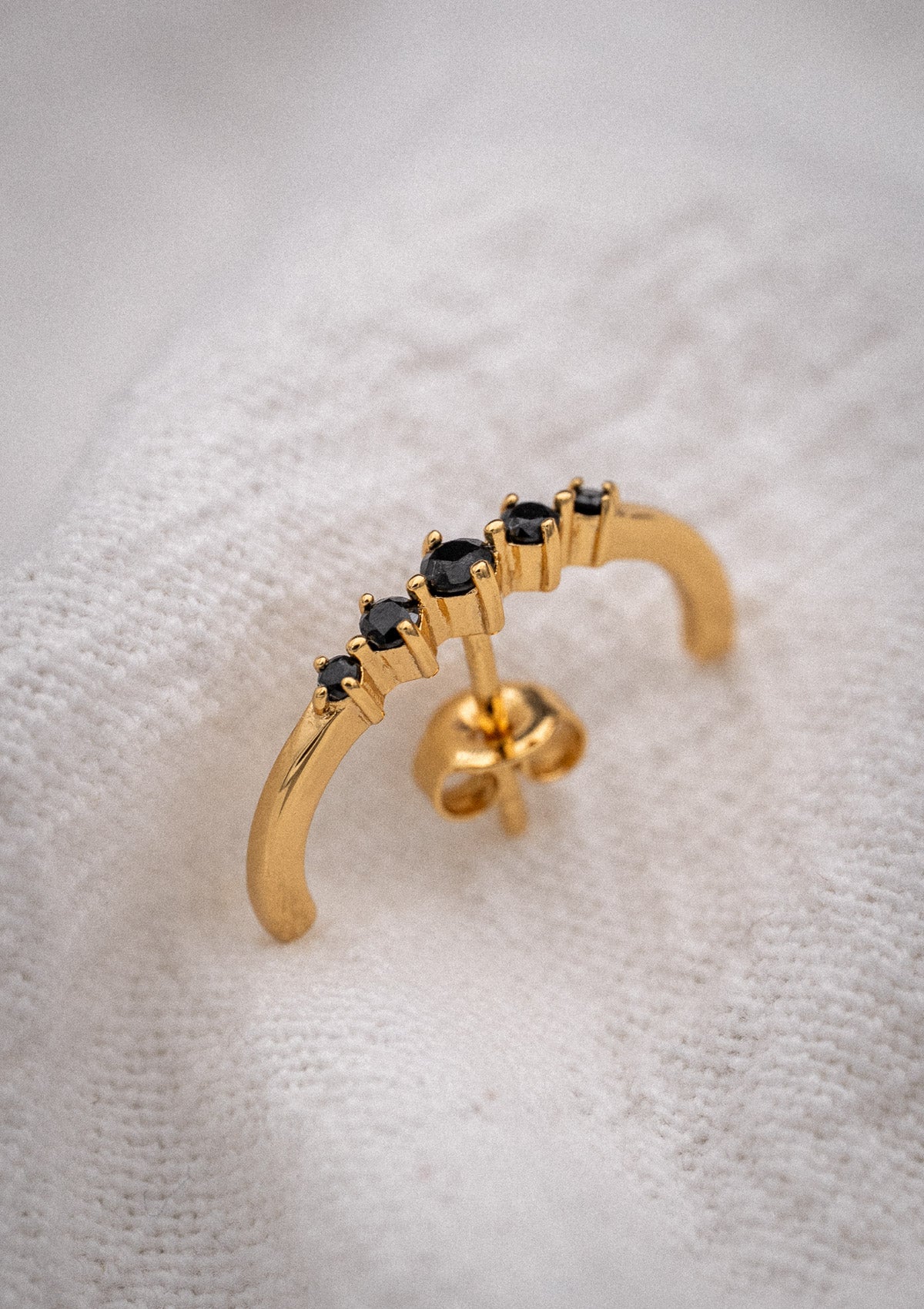 Boucle pour oreille percée classique avec effet piercing cartilage