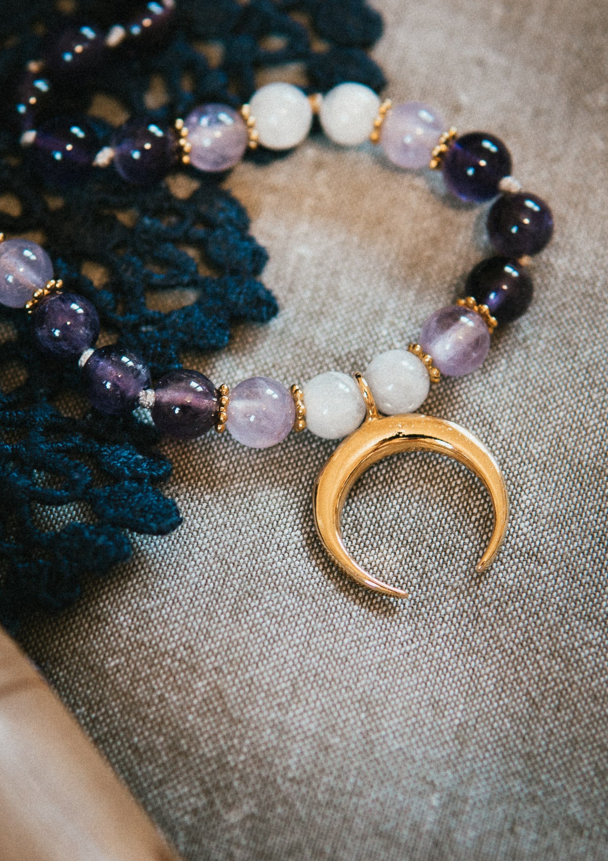 Collier Mala Améthyste et Pierre de Lune - Abondance en toute chose