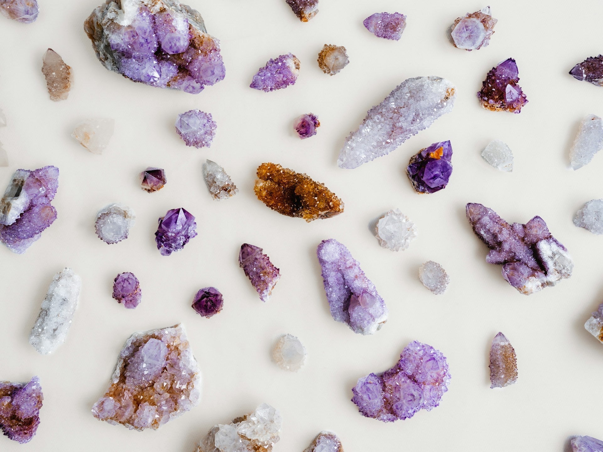 quels sont les dangers de l amethyste ? decouvrez les dans cet article