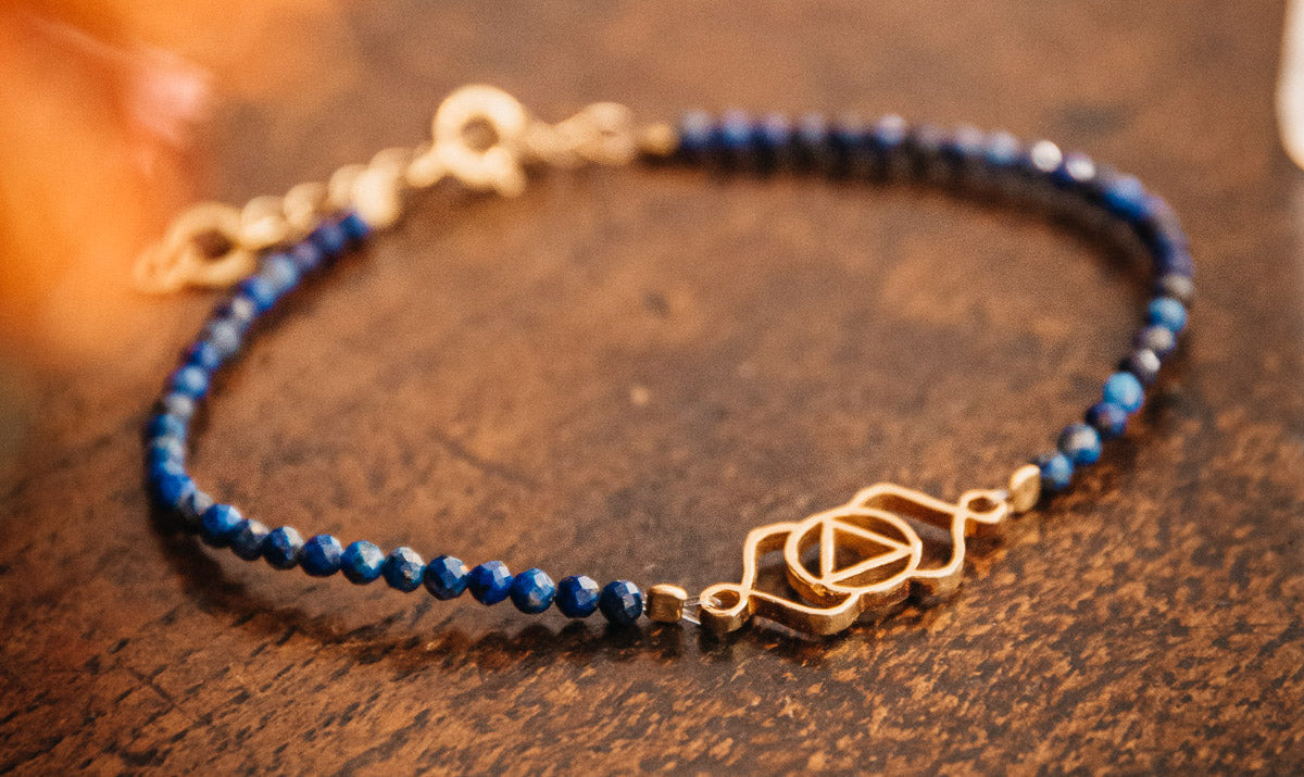 quelle pierre pour la migraine pour vous soulager ? lapis lazuli et 9 autres gemmes vous attendent !