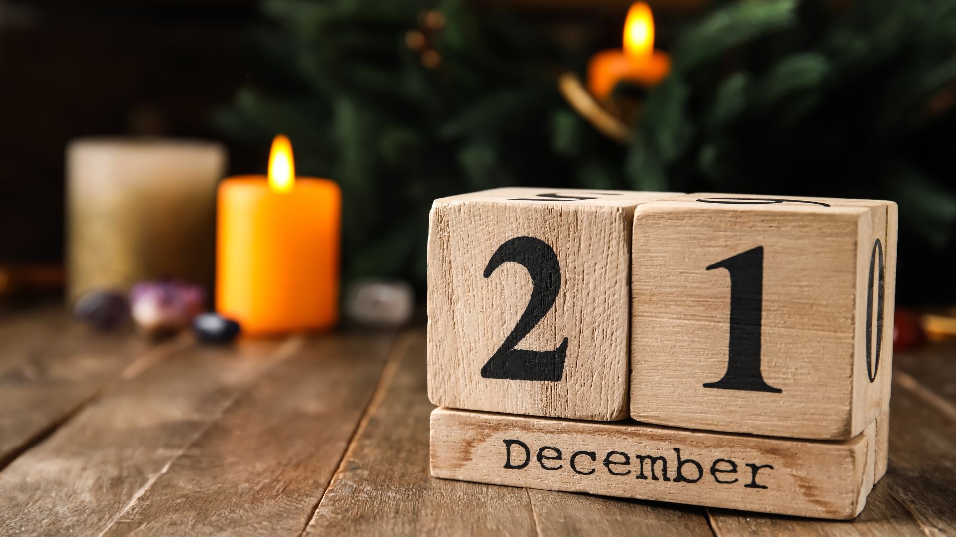 date solstice hiver yule rituel avec bougies et pierres