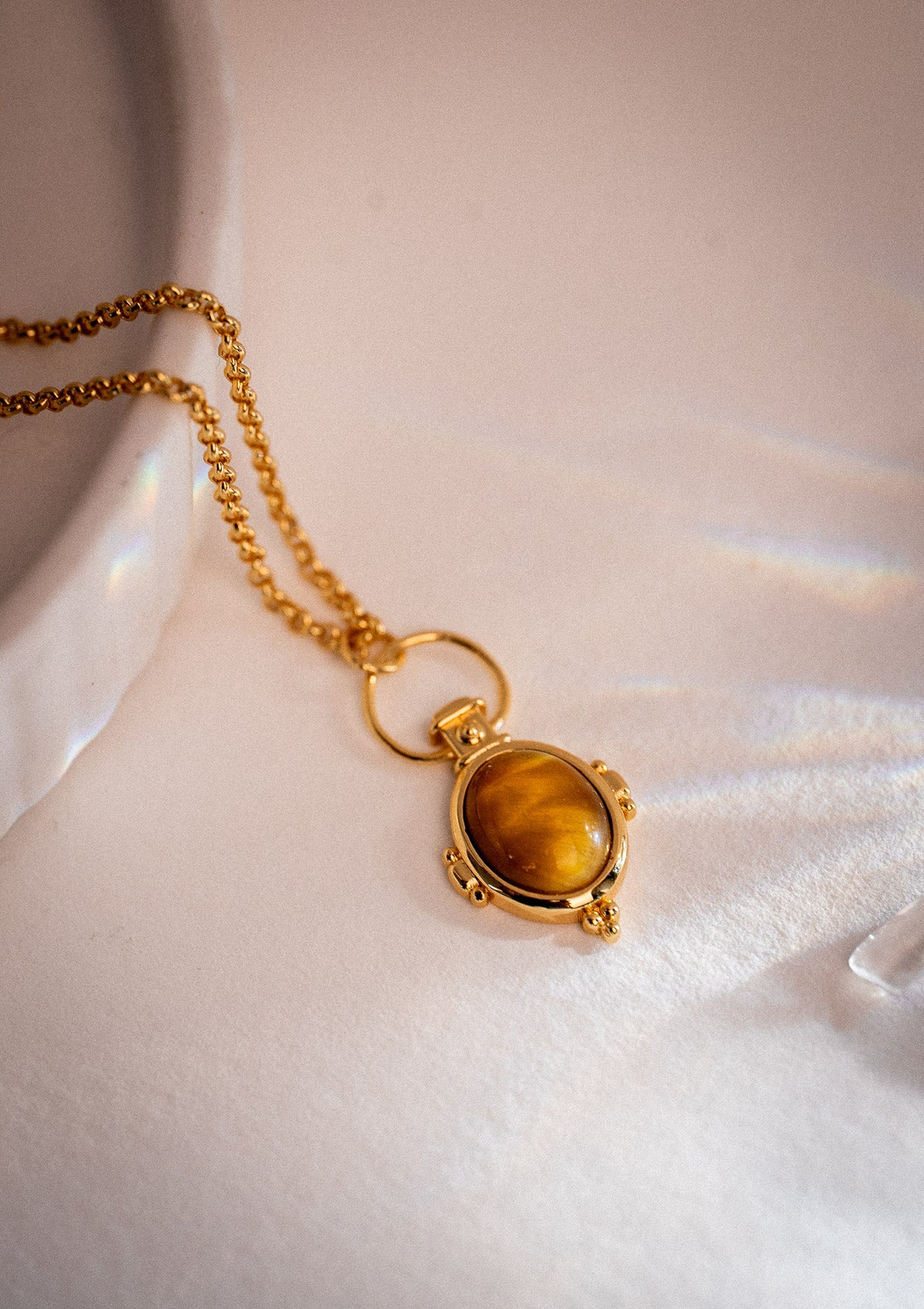 Collier flacon talisman cabochon œil de tigre 10 mm en or recyclé 18 carats — bijou femme pierre de force et protection chakra plexus solaire, Namaka