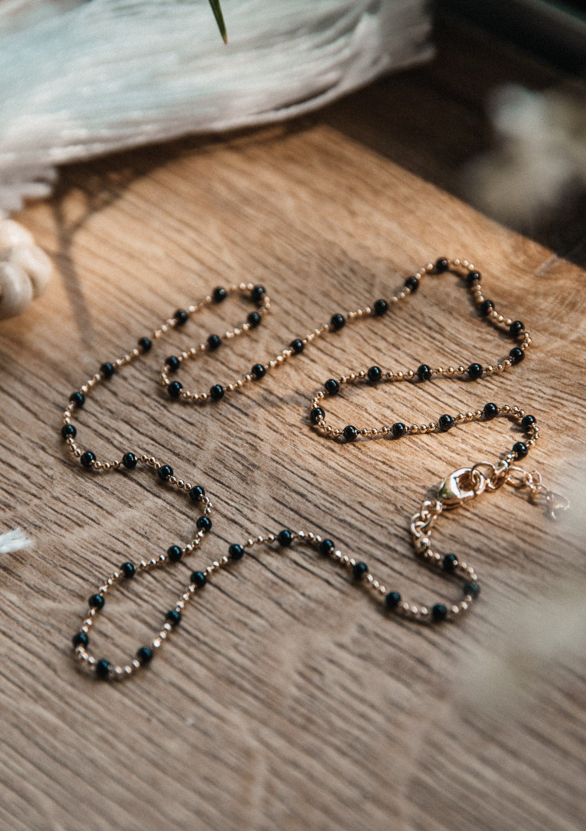 Collier Perles Noires Résine - Nouveau Classique