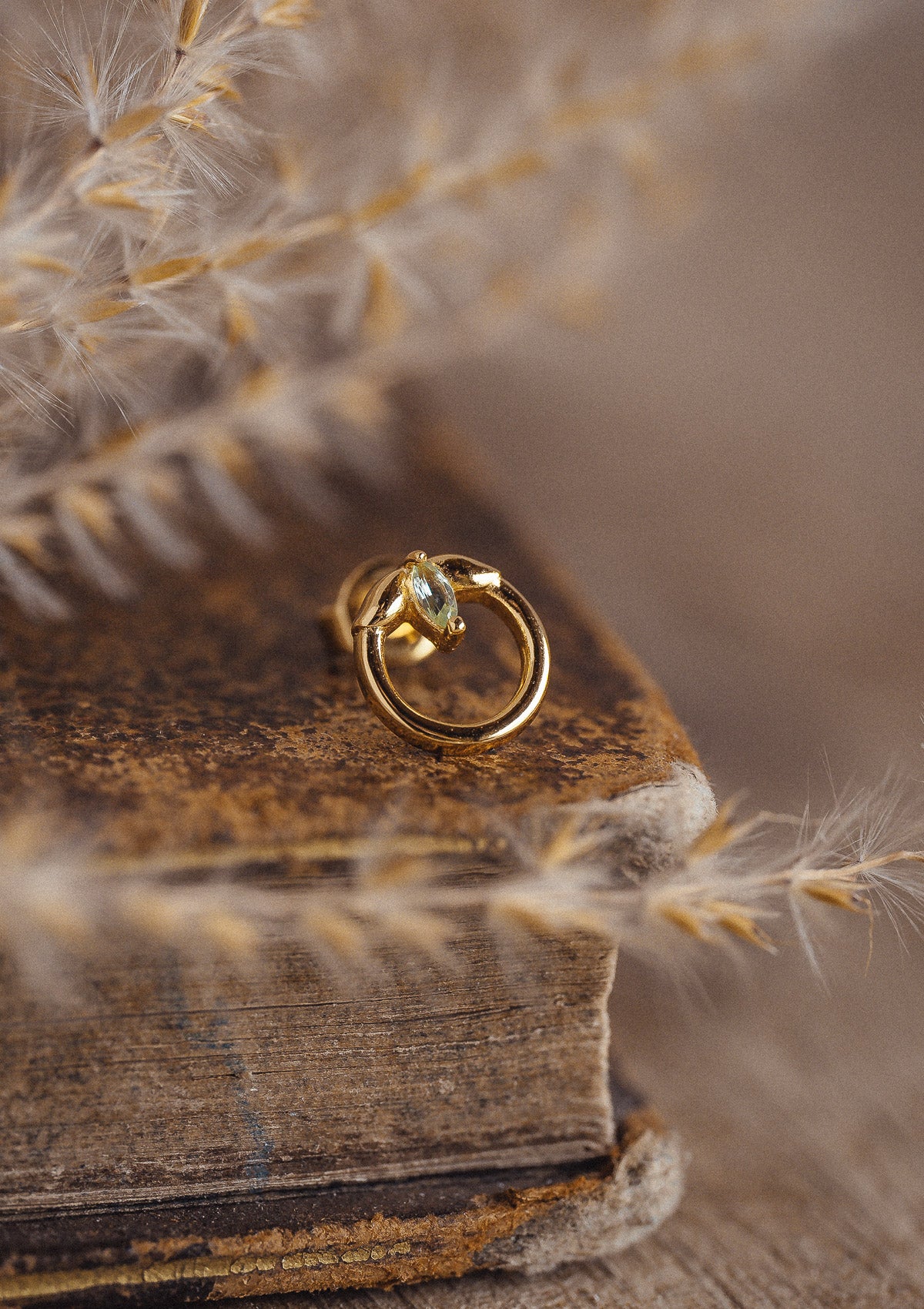 Boucle d'oreille Péridot - Cercle Lotus (Vendue à l'unité)