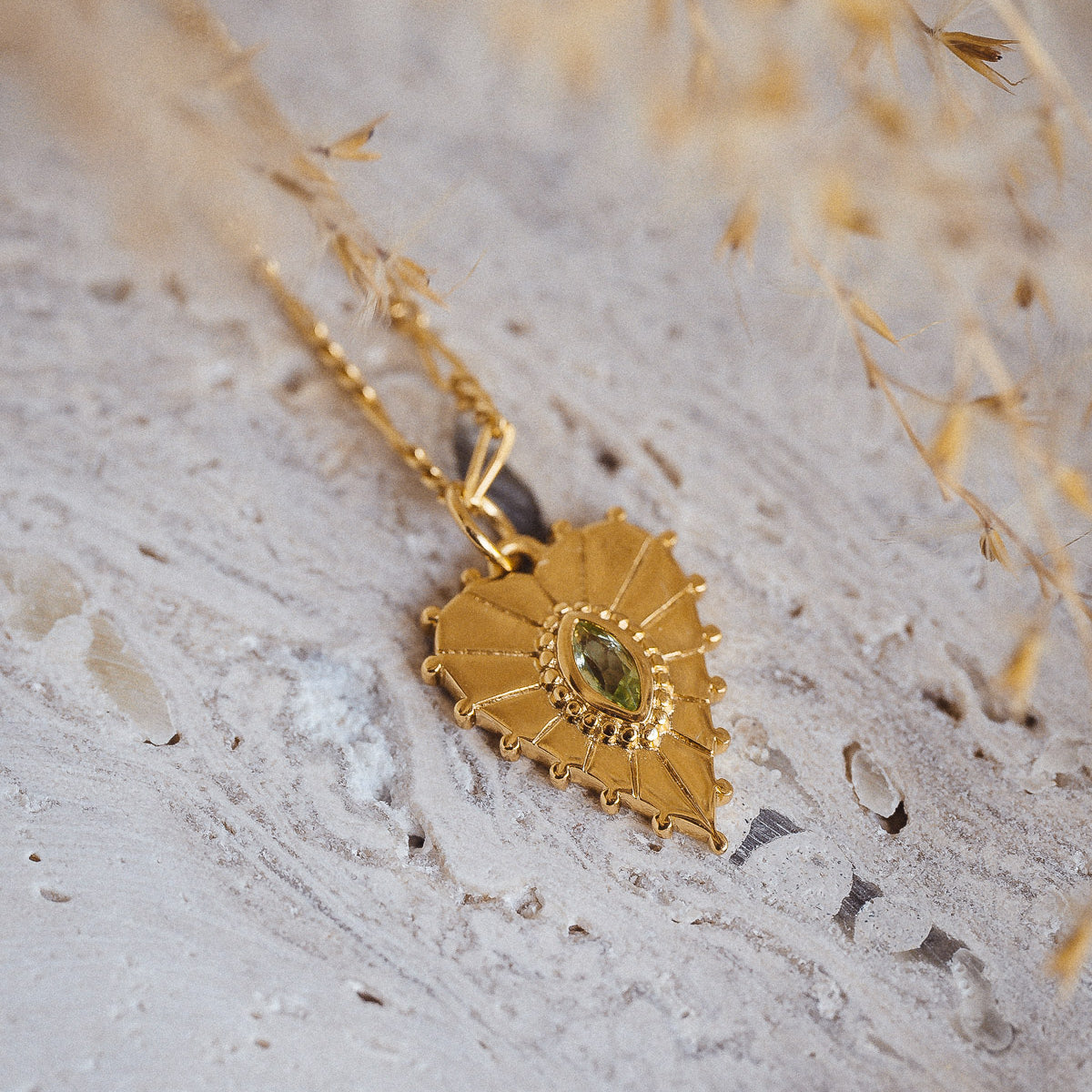 Joli Collier Argent Coeur Avec Péridot Vert – Vintage