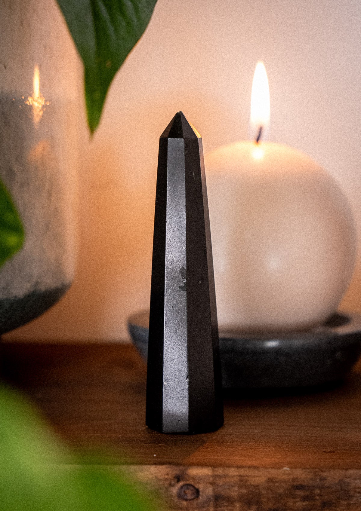 Obélisque en Tourmaline Noire – Protection et Ancrage