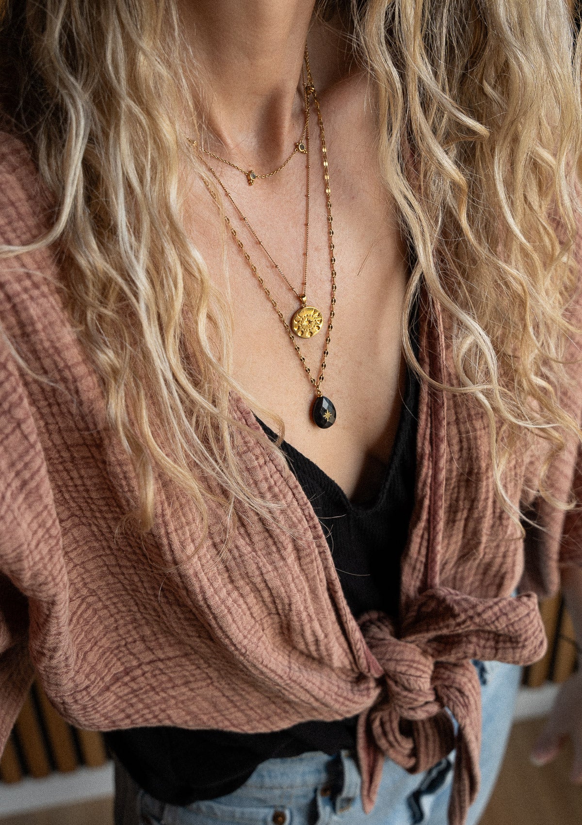 Collier long avec pendentif en Obsidienne Œil Céleste
Pendentif goutte avec étoile du Nord appliquée