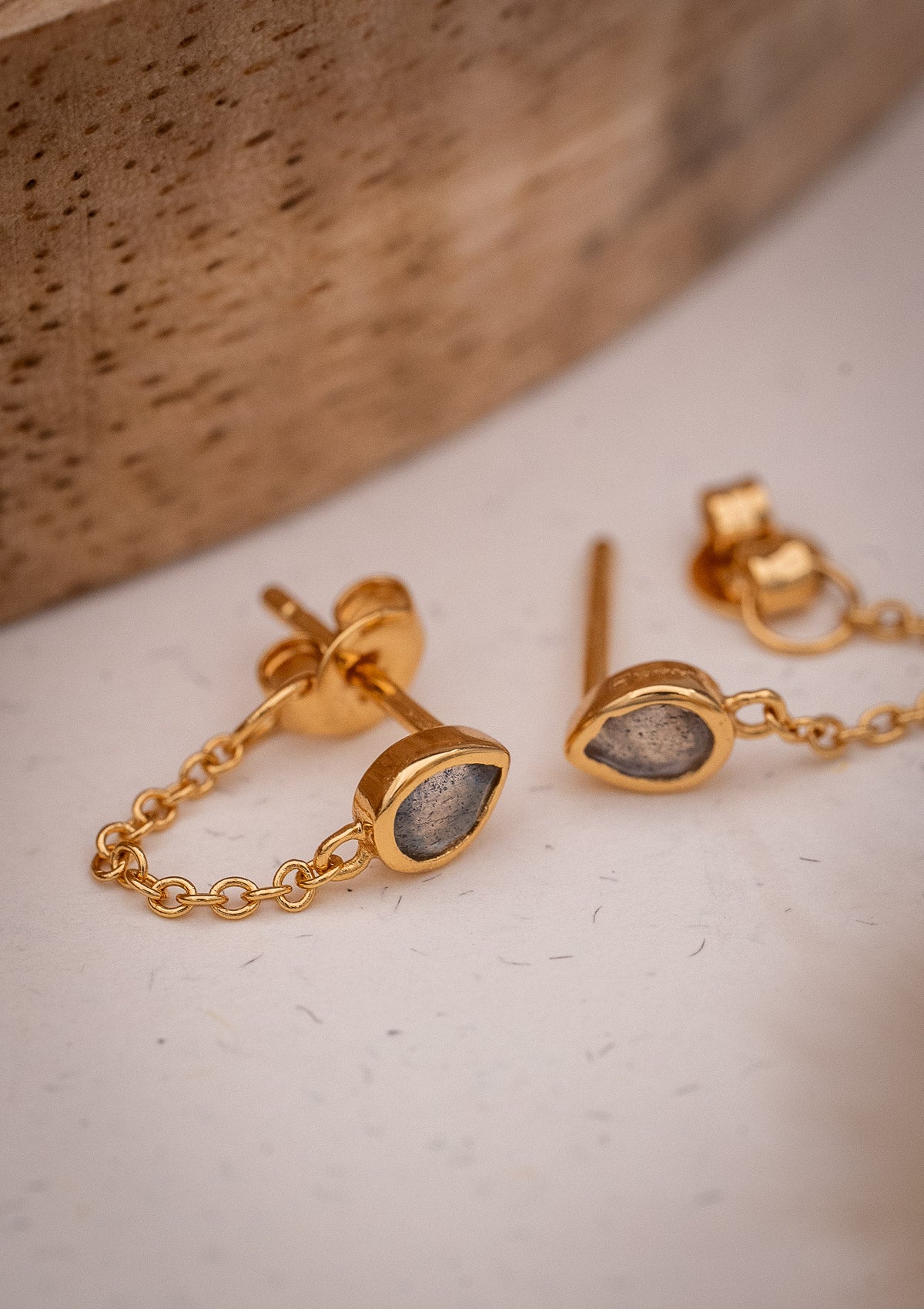 Boucle d’Oreille Labradorite – Sagesse en Mouvement (Vendue à l’unité)