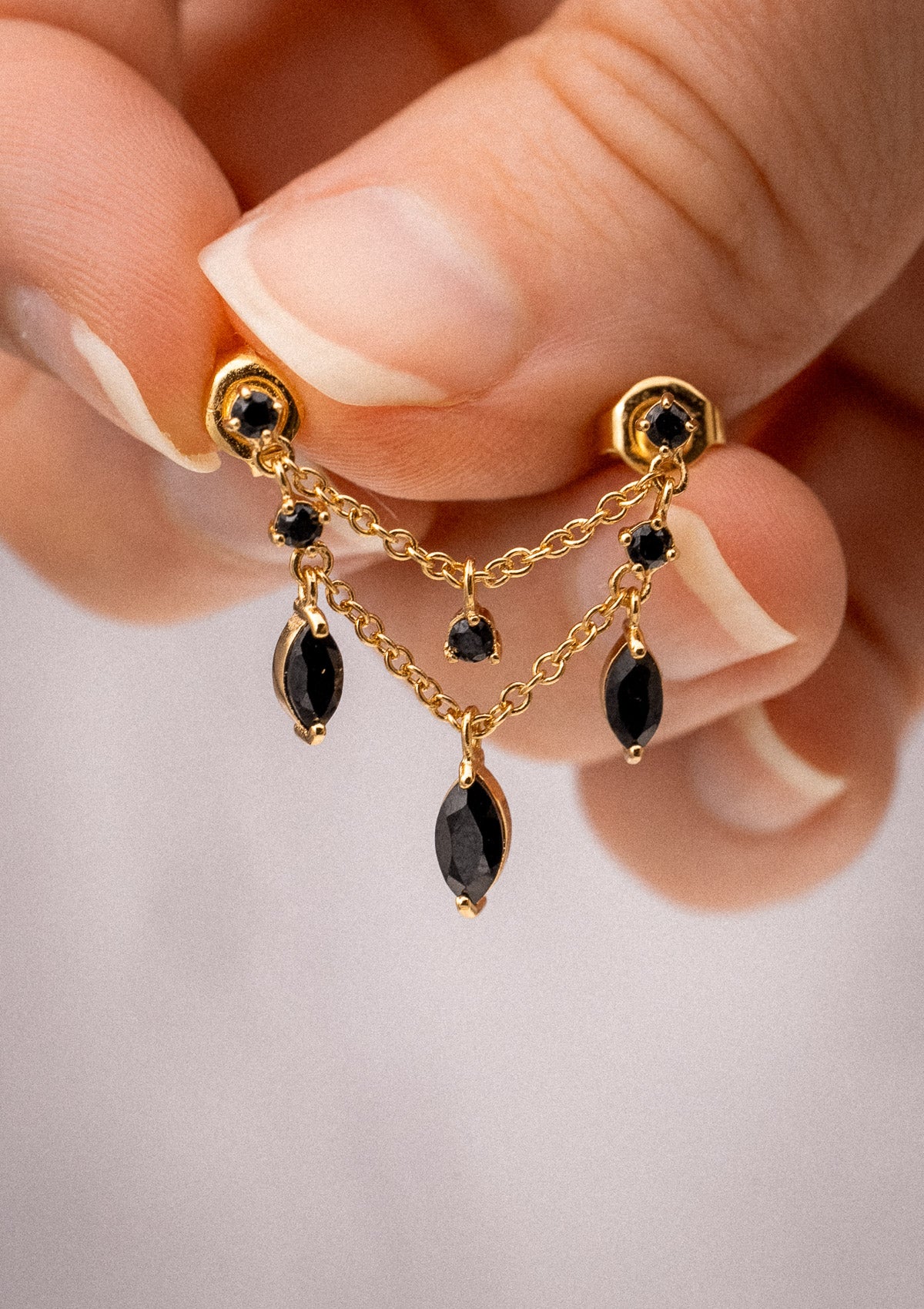 Boucle d’oreille pour deux trous avec double chaîne et pierres d'Onyx Noir