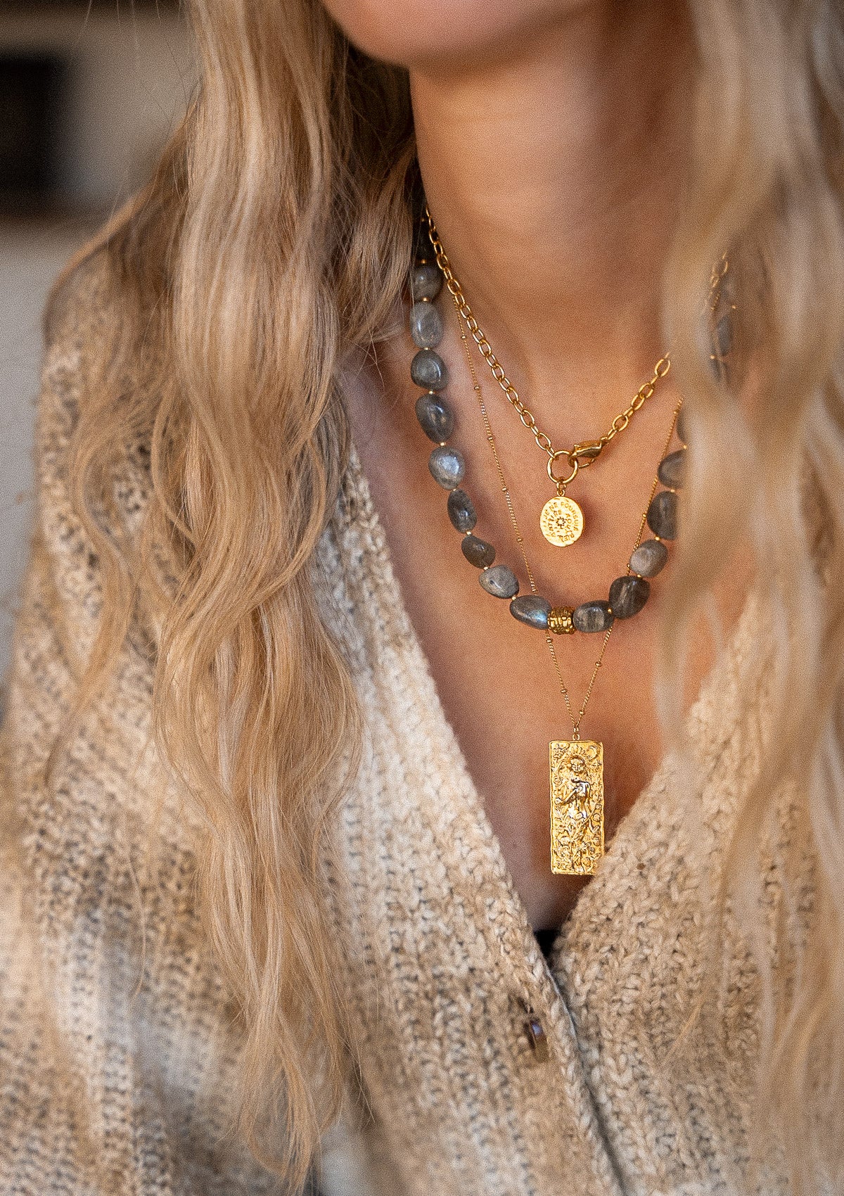 Collier massif en acier inoxydable doré, avec galets de Labradorite