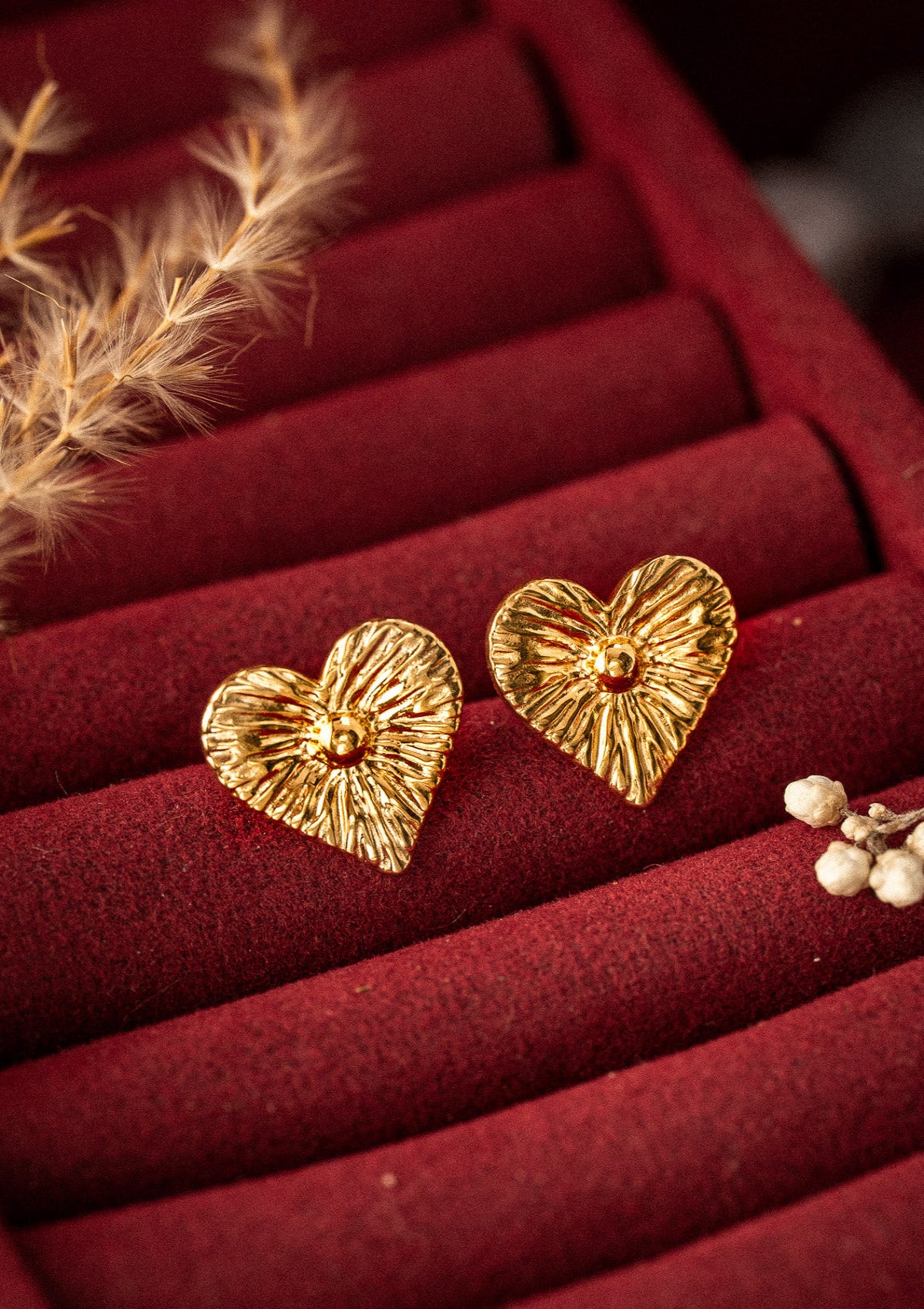 Boucles d'oreilles cœur en acier inoxydable doré (16 mm)
Motif texturé avec effet rayons solaires&nbsp;