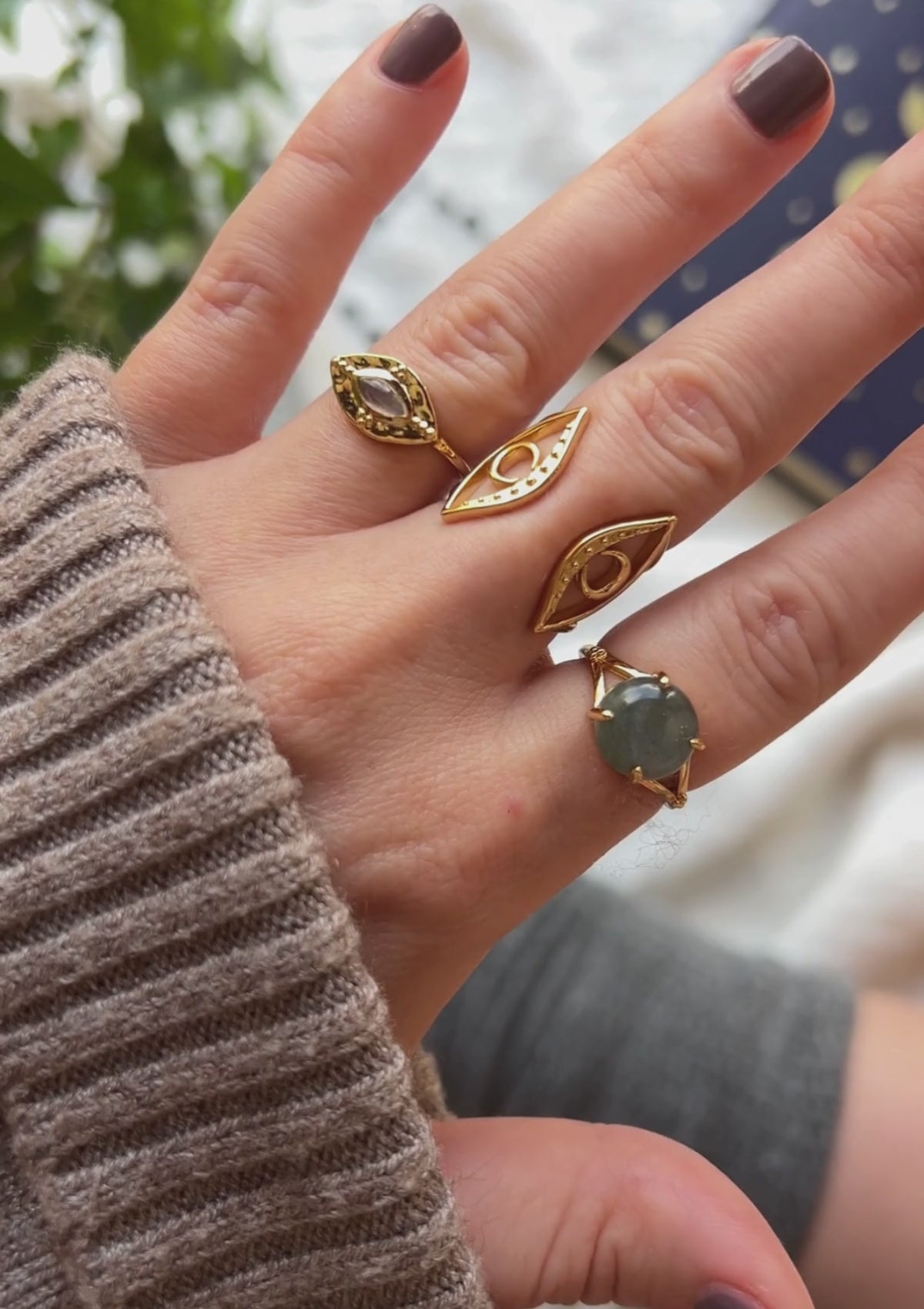 Bague sertie d’un cabochon rond en Labradorite (10 mm)