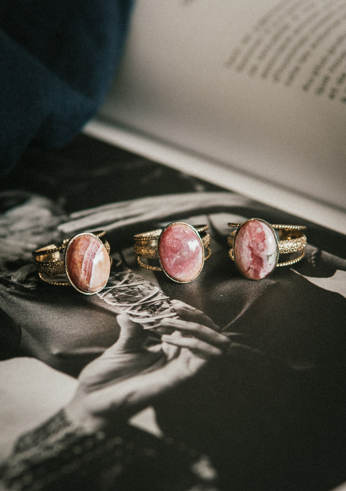 Bague Rhodochrosite dorée à l'or fin - Enfant Intérieur